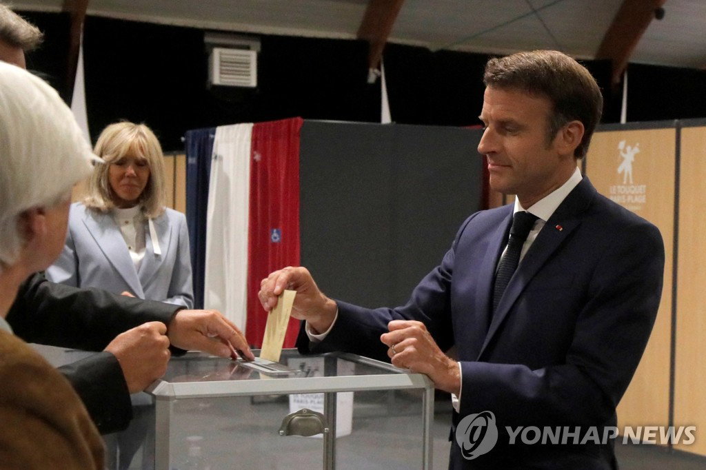 프랑스 총선 과반 확보 실패한 마크롱 대통령