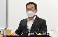 과기장관-통신3사 대표 첫 만남…SKT 5G 중간요금제 신고서 제출
