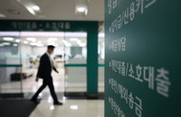 금리 공포에 잠못드는 영끌족·자영업자…"월급 반 이자로"