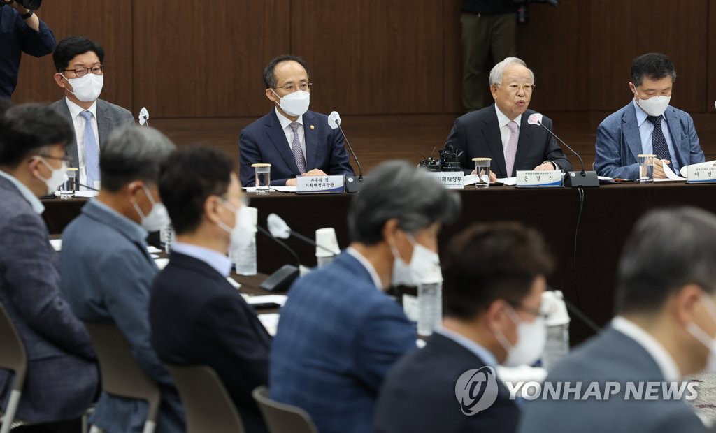 발언하는 손경식 세제발전심의위원장