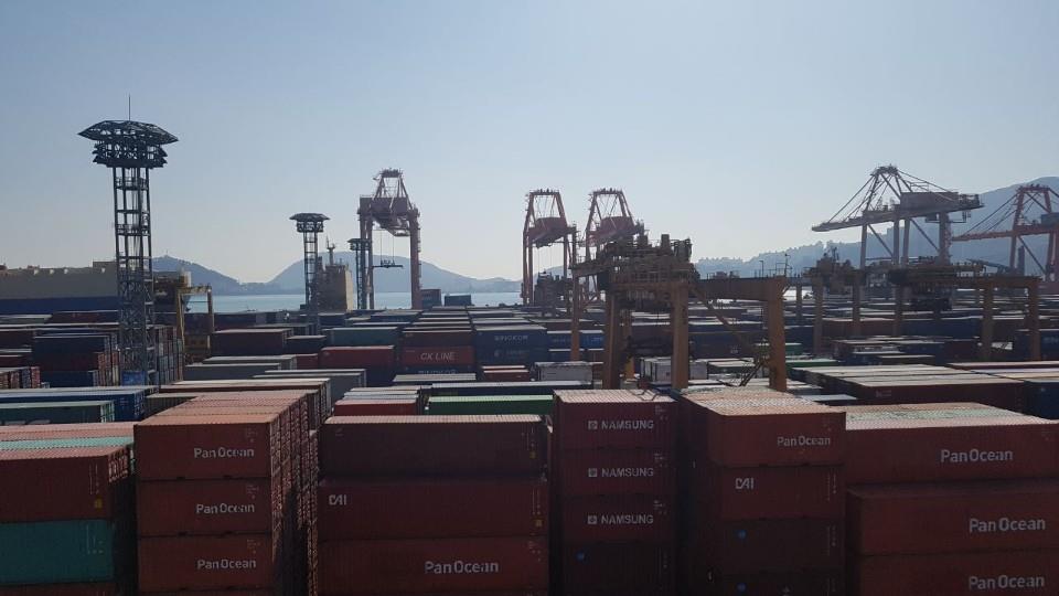 부산항 감만부두