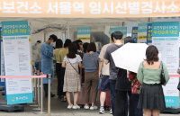코로나19 신규확진자 10만7894명, 위중증 78일만에 300명대로