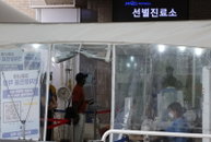 코로나19 신규확진자 나흘째 10만명대, 위중증·사망자 두달반 사이 최다
