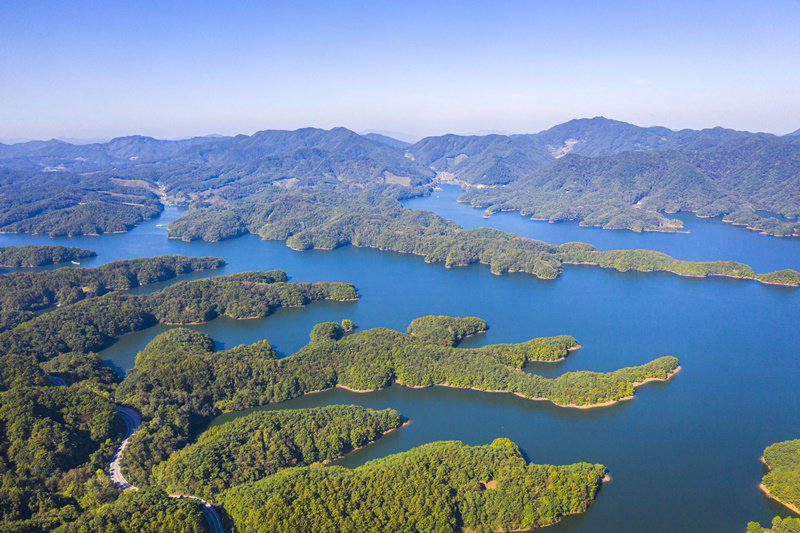 충북 충주호 악어섬