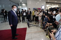 尹대통령 "달러 강세, 환율 리스크 잘 관리“