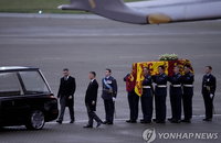 英여왕 버킹엄궁 도착 "웨스트민스터홀서 일반인조문"
