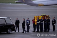 英여왕 버킹엄궁 도착 "웨스트민스터홀서 일반인조문"