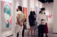 백화점은 예술을 담는 중