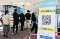 코로나19 신규확진 5만3807명, 전주대비 9000여명 적어