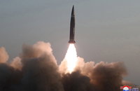 北, ICBM 추정 장거리 탄도미사일 발사…한반도 긴장 최고조