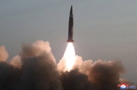 北, ICBM 추정 장거리 탄도미사일 발사…한반도 긴장 최고조