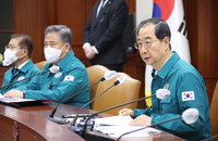 한 총리 "코로나19 확진자 하루 최대 20만명 전망…백신 접종 속도"