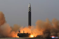北, 15일만에 또 ICBM…홋카이도 서쪽에 낙하