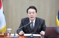 "우리 살 길은 수출"…尹대통령, 첫 수출전략회의 주재