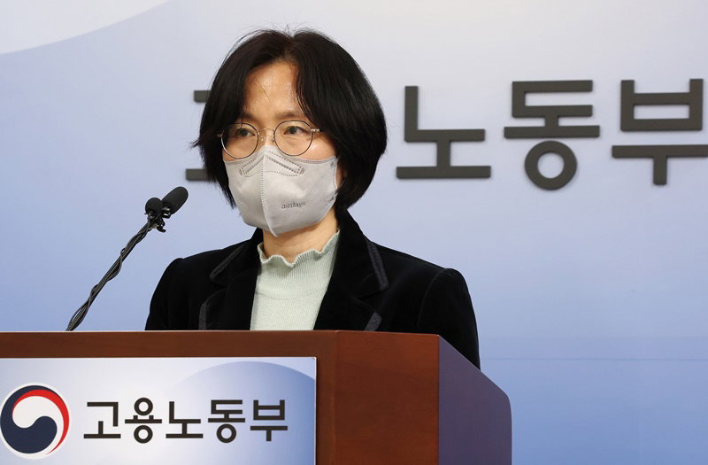 11월 사업체노동력조사 결과 발표하는 정향숙 노동시장조사과장