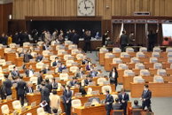 이상민 탄핵소추안 가결…대통령실 "野 의회독재"