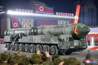 북한 미사일 약 1000㎞ 비행…고체연료 ICBM 가능성