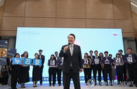 尹 대통령 "우주강국 G7 정말 벅차다"