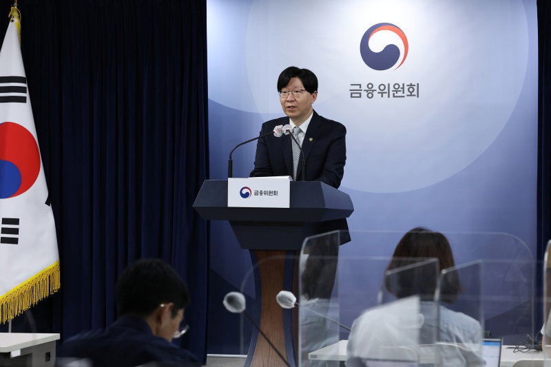 온라인 원스톱 전환 대출 인프라 개시 발표하는 김소영 부위원장