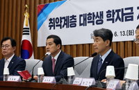 당정 "중위소득 100% 이하 대학생, 학자금대출 이자면제"