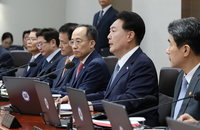 尹 "한중일 정상회의 적극 추진…韓진출 모든 나라 정상 만날것"