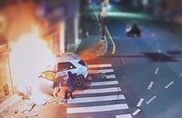 부산 전기택시 사고…시민이 운전자 구조
