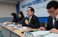 초등학교 영어수업에 '로봇 교사' 투입…'프리토킹 앱'도 보급
