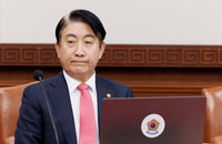이동관 방통위원장, 탄핵안 처리 전 사의 표명