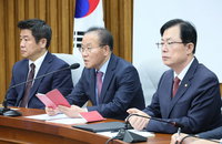 與 "민주유공자법, 묻지마 운동권 셀프 특혜법…단호히 저지"