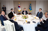 尹대통령·한동훈 "영세사업자 어려움없게 중처법 협상 지속"