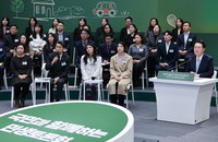 尹 "돌봄은 대통령의 헌법 책임…'부모돌봄'서 '국가돌봄'으로"