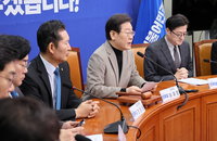 커지는 野 공천 잡음…친문 뺀 여론조사·밀실회의 논란