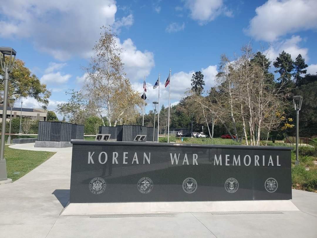 [풀러톤시 한국전 참전 희생 미군용사 기념비]