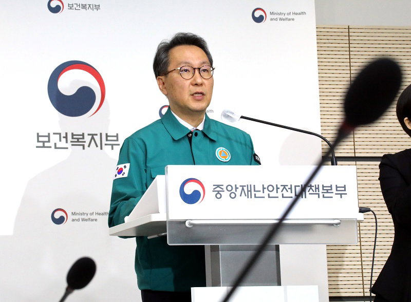 브리핑하는 박민수 보건복지부 2차관