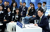 尹 "익산∼여수 고속철도망·영암∼광주 한국형 아우토반 건설"