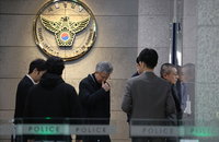 의협 간부·전공의 면허정지 속도…교수들 일괄사직 맞불