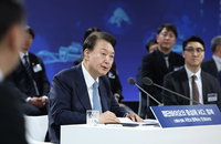尹 "바이오산업 200조 시대 열겠다…R&D 투자 확대"