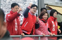 與, 이틀째 수도권 올인…野텃밭서 이재명·조국 난타
