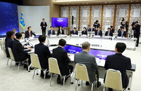 尹 "'AI 3대 국가'로 도약…과감한 반도체산업 지원책"