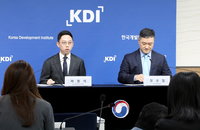 KDI, 올해 성장률 전망 2.2→2.6% 상향…부양책 필요성 낮아