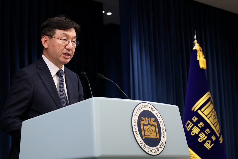 해외 직구 관련 브리핑하는 성태윤 정책실장