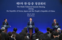 '한일중 회의체' 정례화 복원…한반도 문제 정치적 해결 노력
