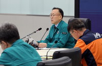 정부 "내년초 국립대 의대 교수 채용…2027년까지 1천명"
