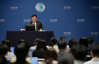 한은총재 "섣부른 금리인하, 물가 불안시 정책비용 더 커져"