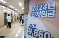 내년 최저임금 노사 공방 "1만1200원 vs 9870원"