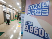 내년 최저임금 노사 공방 "1만1200원 vs 9870원"