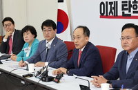 與 "대통령 탄핵청문회 원천무효…증인들 출석 의무 없다"