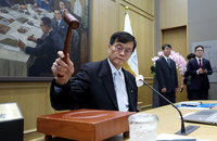 한은 기준금리 3.5%로 또 동결…환율·가계대출 불안 고려