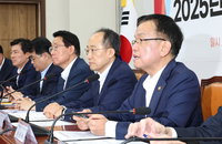 최상목 "기준 중위소득 3년 연속 최대 인상…R&D 선도형 개편"