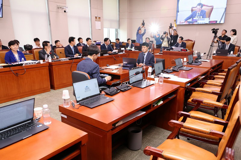 김건희&middot;채상병특검법, 법사위 야당 단독 통과